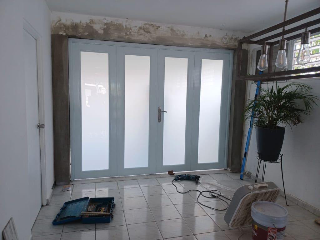 Puertas y Ventanas - High-Tech Security - Puertas