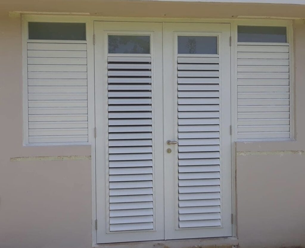 Puertas y Ventanas - High-Tech Security - Puertas