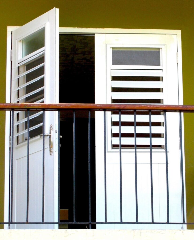Puertas y Ventanas - High-Tech Security - Puertas