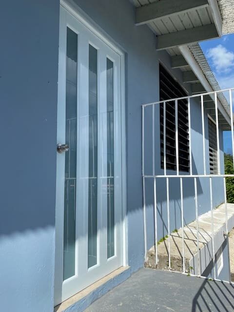 Puertas y Ventanas - High-Tech Security - Puertas