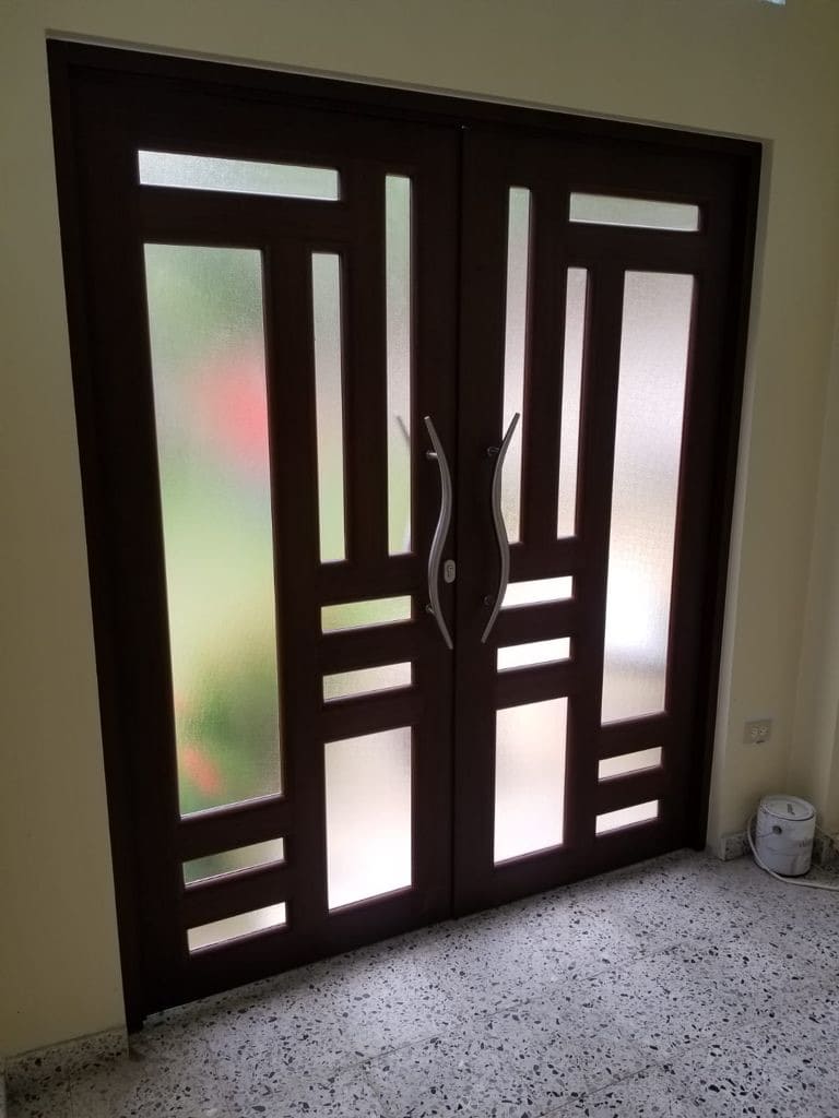 Puertas y Ventanas - High-Tech Security - Puertas