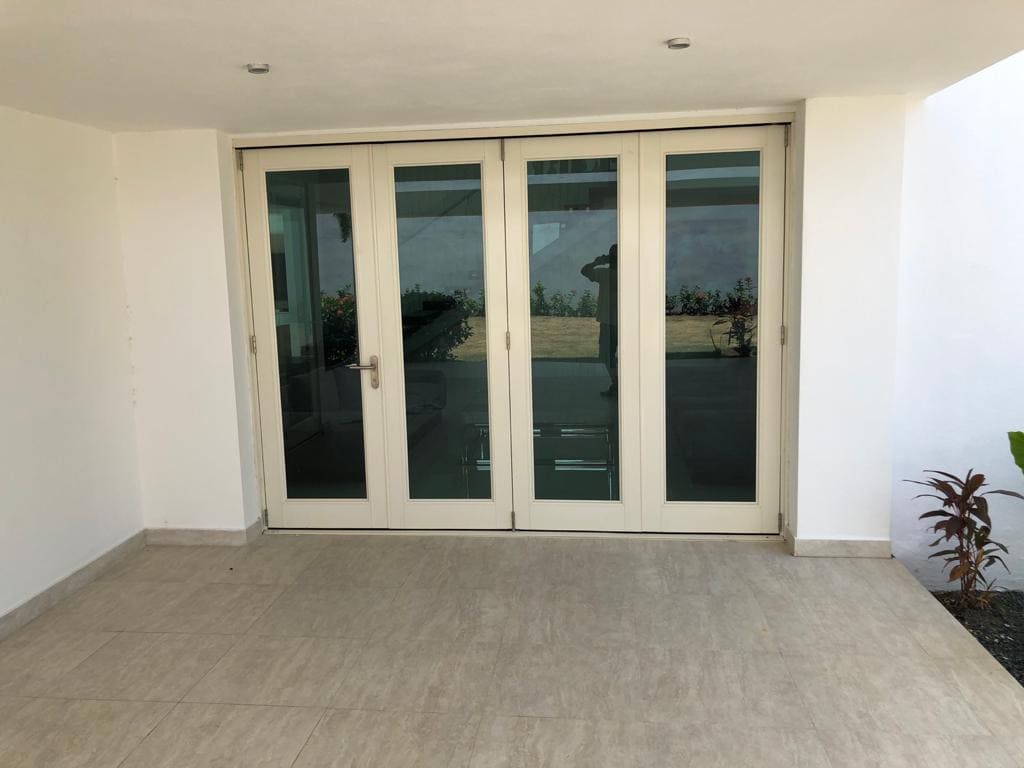 Puertas y Ventanas - High-Tech Security - Puertas