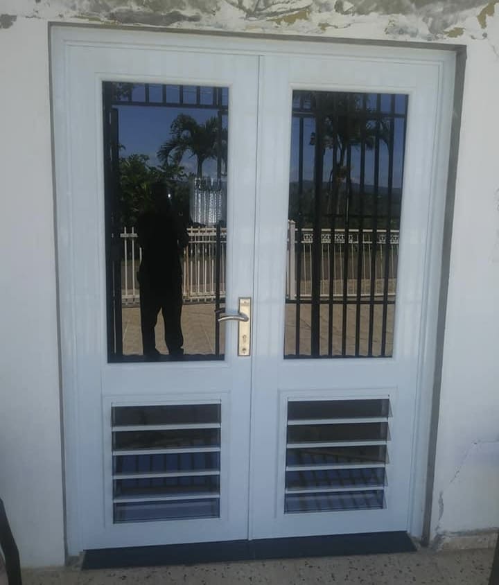 Puertas y Ventanas - High-Tech Security - Puertas