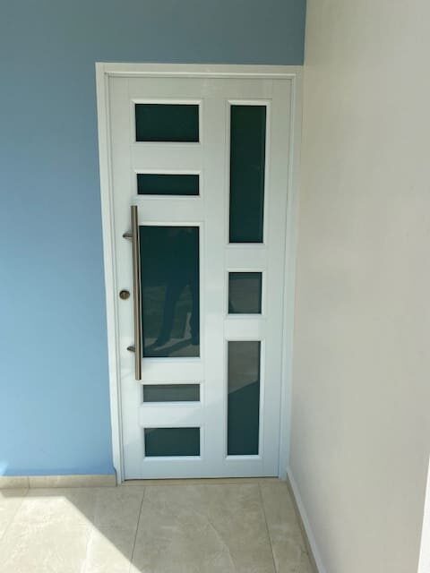 Puertas y Ventanas - High-Tech Security - Puertas