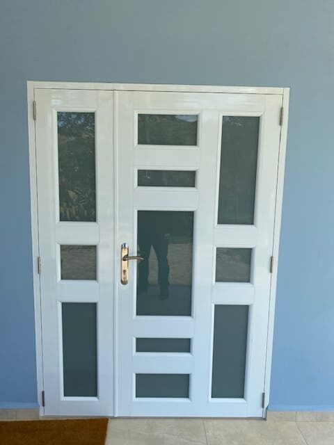 Puertas y Ventanas - High-Tech Security - Puertas