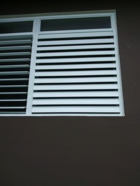 Puertas y Ventanas - High-Tech Security - Ventanas