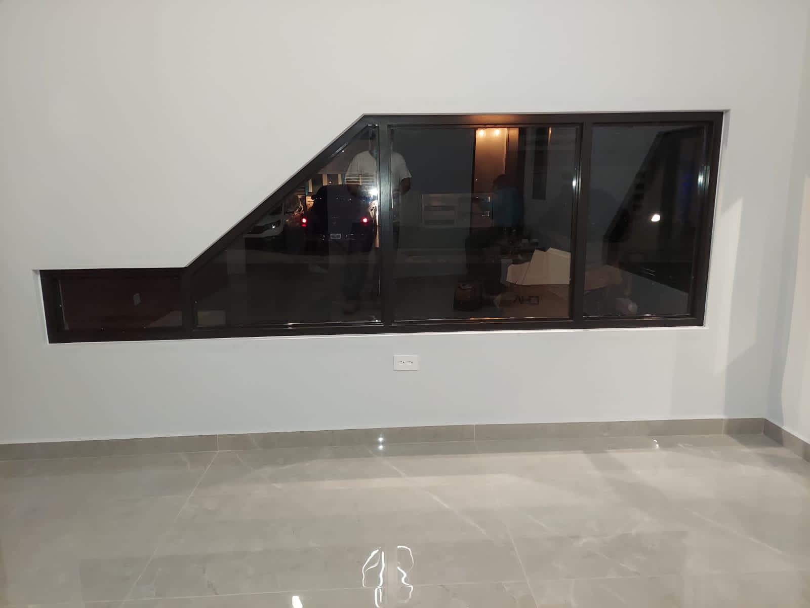 Puertas y Ventanas - High-Tech Security - Ventanas